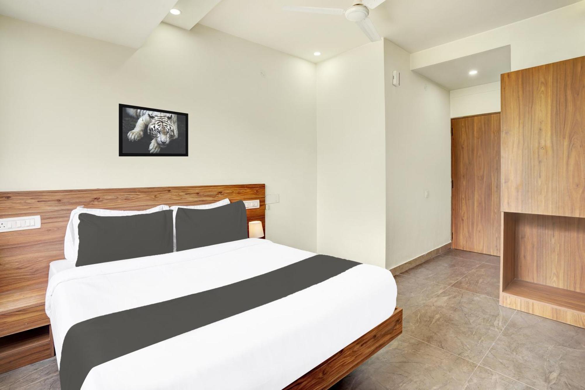 Hotel O Gayathri Metro Deluxe Bangalore Exterior photo