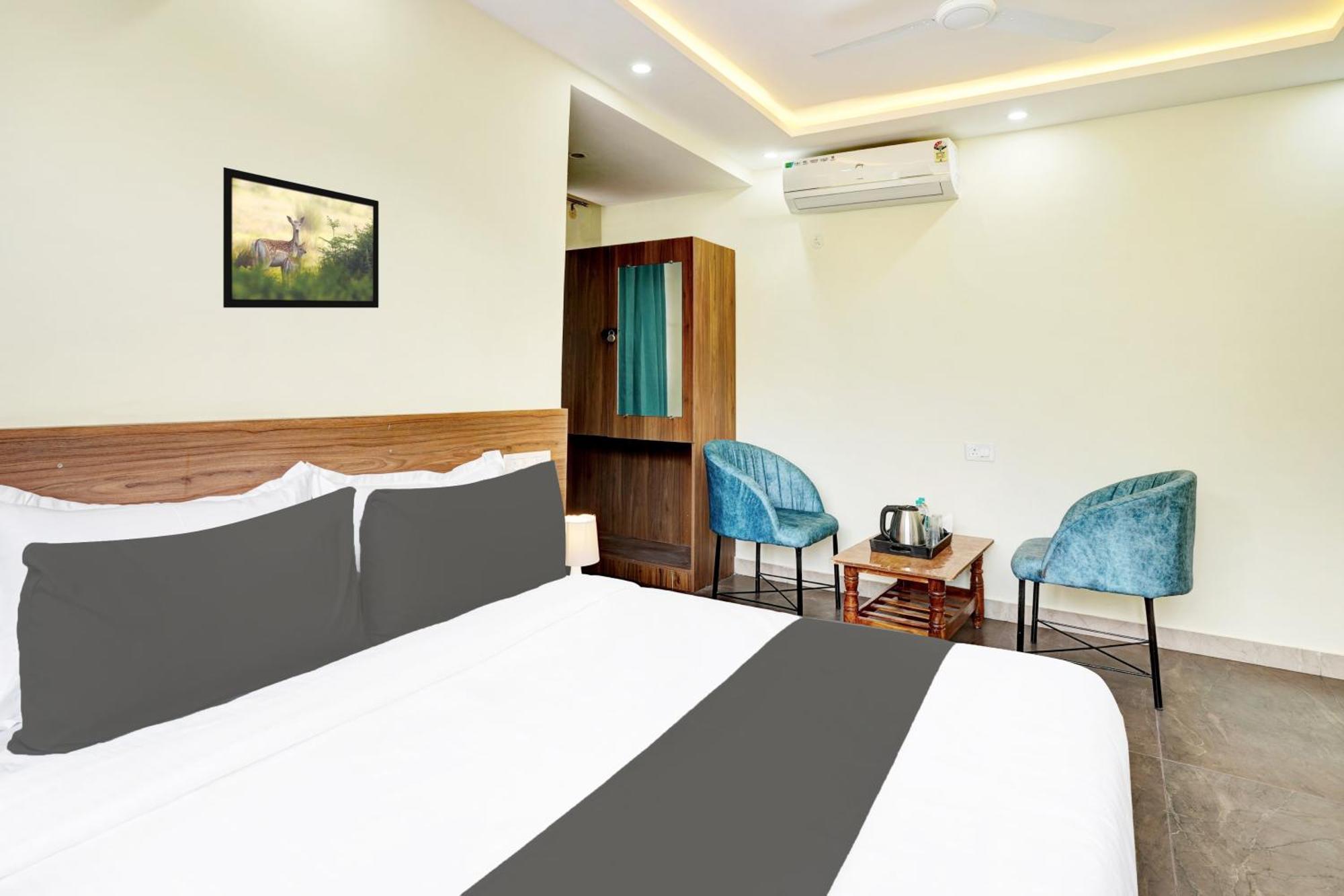 Hotel O Gayathri Metro Deluxe Bangalore Exterior photo